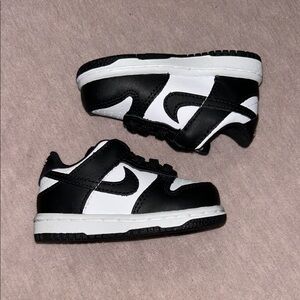 Nike baby panda dunks Black and White 4C